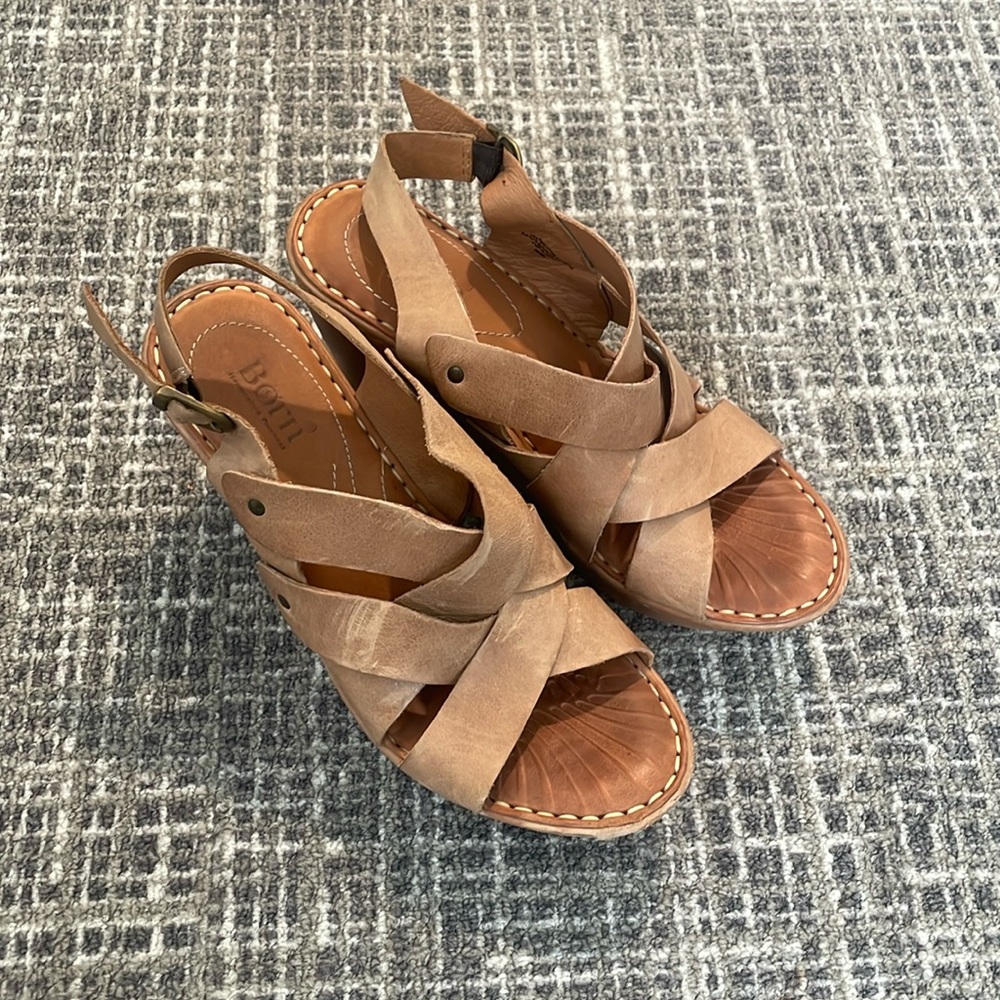 Born Platform Sandals size 8, tan leather, 4 inch wedge